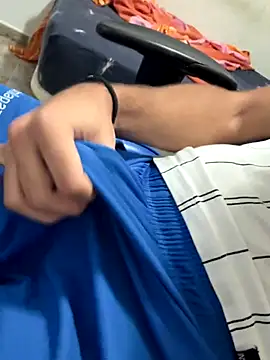 Snapshot of aavrdvh33 chatting on September 30, 2025, 6:57 pm aavrdvh33 online show from September 30, 2025, 6:57 pm