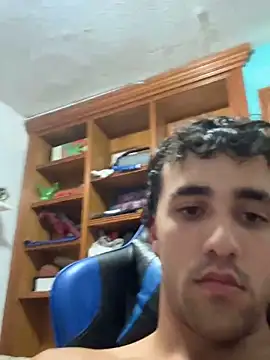 Snapshot of aavrdvh33 chatting on October 21, 2025, 9:37 pm aavrdvh33 online show from October 21, 2025, 9:37 pm