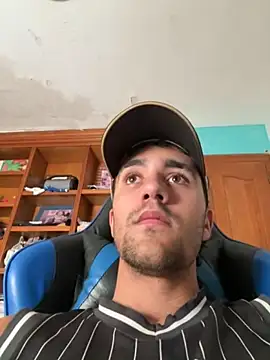 Snapshot of aavrdvh33 chatting on November 2, 2025, 12:18 pm aavrdvh33 online show from November 2, 2025, 12:18 pm