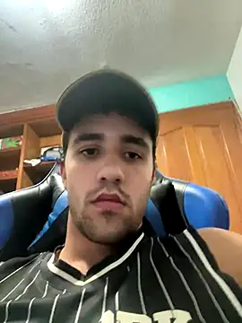 aavrdvh33 online show from November 12, 2025, 12:22 am