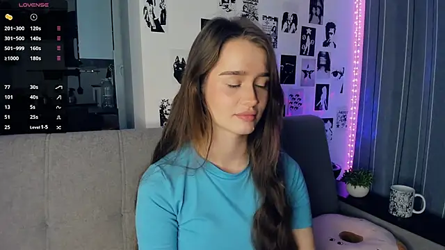 lovelyalivia online show from November 2, 2025, 9:55 am