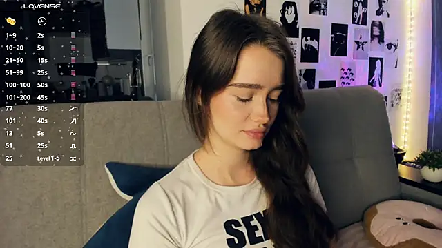 lovelyalivia online show from December 17, 2025, 8:09 am