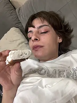 sweetchery999999 online show from September 21, 2025, 8:54 pm