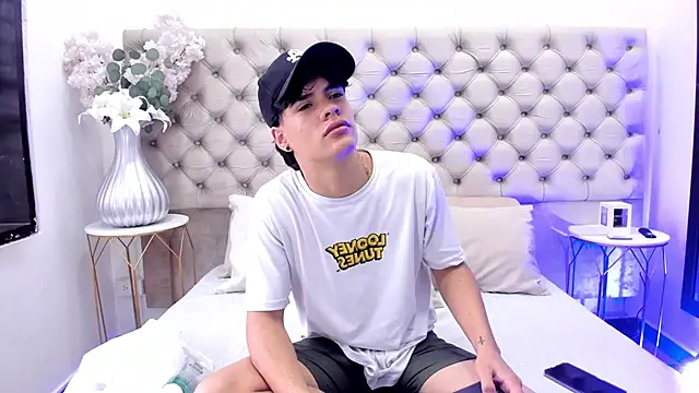 BenitoSaenz online show from October 4, 2025, 12:14 pm