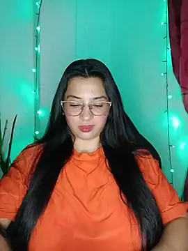 Snapshot of VALENTINA_ROUSE_ chatting on June 3, 2026, 10:48 pm VALENTINA ROUSE online show from June 3, 2026, 10:48 pm