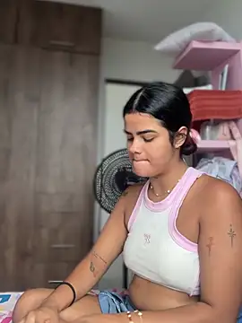 Kaily Sweet16 online show from April 18, 2026, 6:23 pm