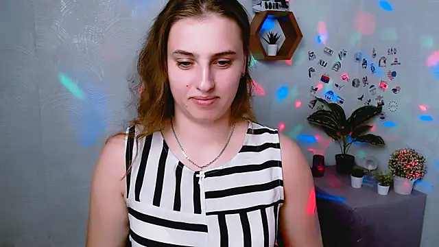 AmandaDimond  online show from September 14, 2025, 12:59 pm