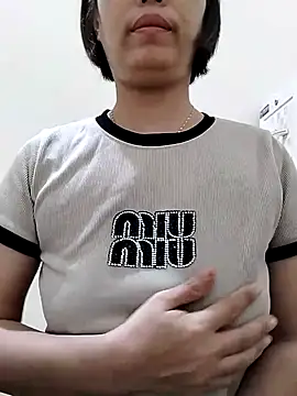 love sexy090 online show from October 31, 2025, 1:01 pm