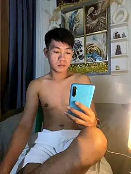 xshyboyx online show from September 10, 2025, 3:23 pm