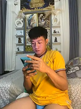 xshyboyx online show from October 1, 2025, 3:40 pm