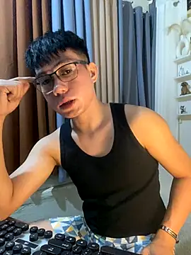 xshyboyx online show from December 3, 2025, 12:03 pm