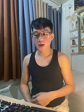 xshyboyx online show from December 5, 2025, 11:41 am