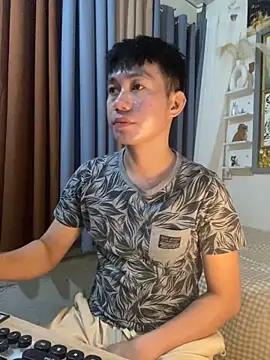 xshyboyx online show from December 17, 2025, 6:08 am