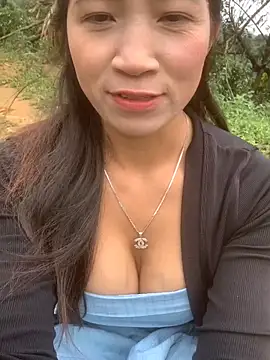 ThiHa003 online show from November 19, 2025, 3:39 am