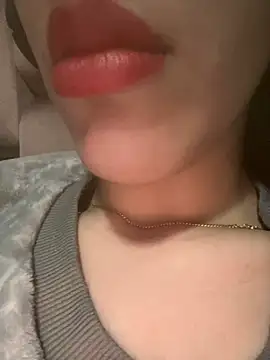 Mimisixo online show from April 17, 2026, 5:27 pm