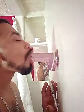 Cnutt310 online show from October 5, 2025, 8:07 pm