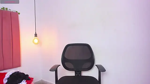 ana foxi online show from April 17, 2026, 9:40 pm