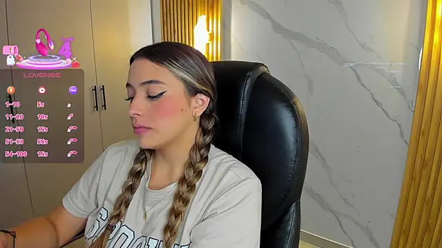 Snapshot of KYLIE_JONES6 chatting on September 23, 2025, 3:09 am KYLIE JONES6 online show from September 23, 2025, 3:09 am