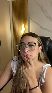 Snapshot of KYLIE_JONES6 chatting on September 25, 2025, 3:32 am KYLIE JONES6 online show from September 25, 2025, 3:32 am