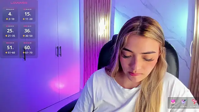 Snapshot of KYLIE_JONES6 chatting on November 24, 2025, 3:06 am KYLIE JONES6 online show from November 24, 2025, 3:06 am