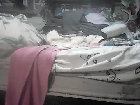 Twoslipperywhenwett online show from March 13, 2026, 4:46 pm