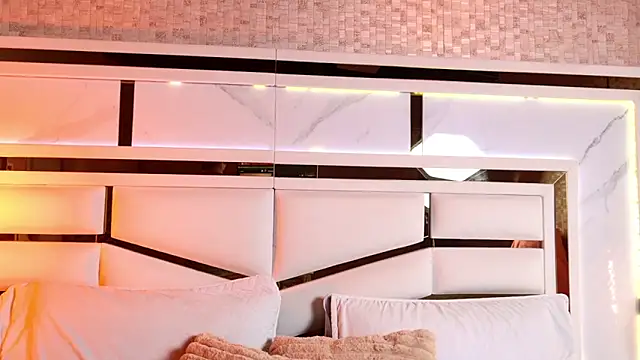 ambar rosse25 online show from October 10, 2025, 11:42 am