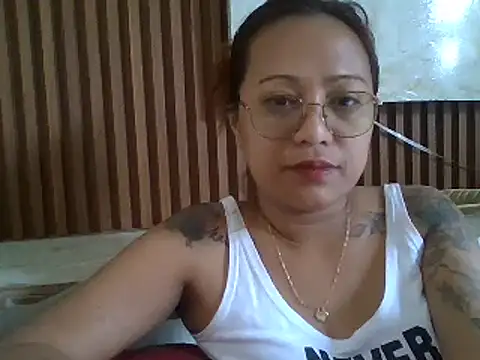 Hotmorena1007 online show from April 16, 2026, 5:41 am