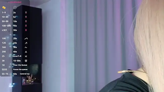 PieraMarch online show from October 20, 2025, 7:47 pm