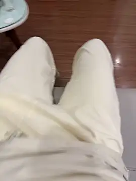 Meii-meyy online show from November 13, 2025, 6:29 pm