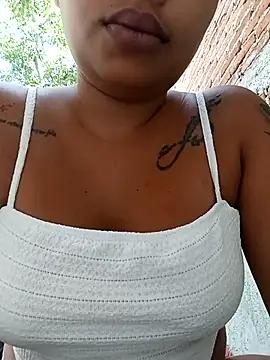 Snapshot of Naomi-Summer chatting on November 18, 2025, 4:44 pm Naomi-Summer online show from November 18, 2025, 4:44 pm