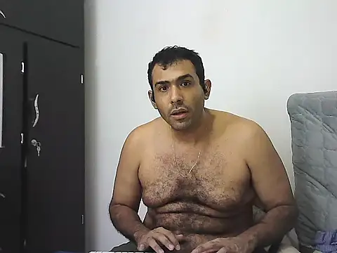 morenocabro10 online show from December 3, 2025, 8:40 pm