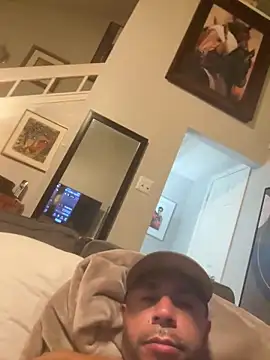 Rcarrasco15 online show from April 18, 2026, 9:35 am