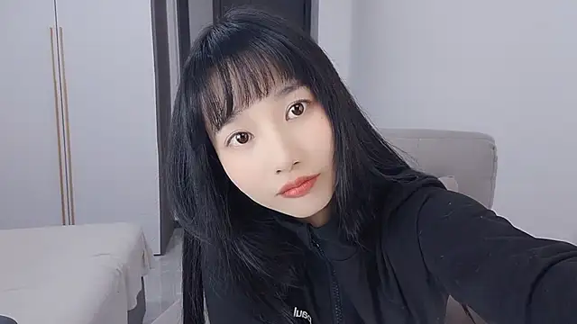 Lisa-3333 online show from November 10, 2025, 1:43 pm