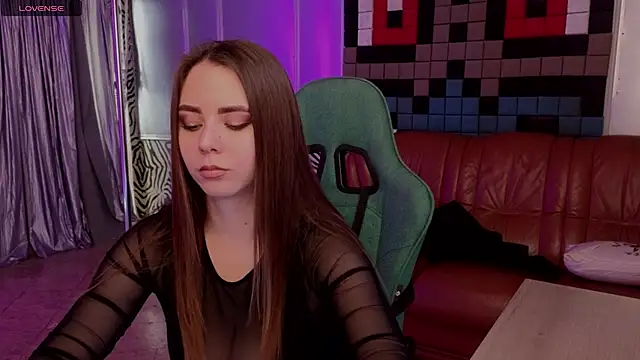 IvoryWood  online show from October 5, 2025, 9:51 am