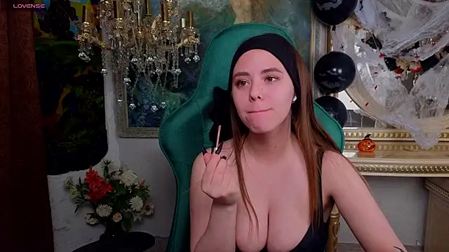 IvoryWood  online show from October 8, 2025, 12:14 pm