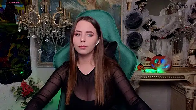 IvoryWood  online show from November 1, 2025, 5:04 pm