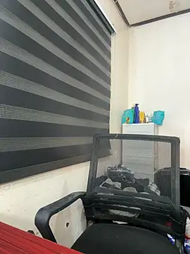 Helleron online show from December 1, 2025, 4:23 pm