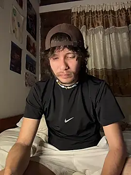 Snapshot of Luxx_14 chatting on October 3, 2025, 12:40 am Luxx 14 online show from October 3, 2025, 12:40 am