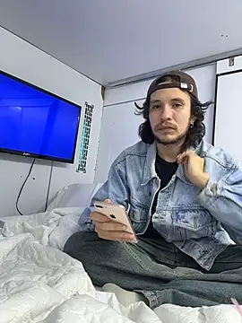 Snapshot of Luxx_14 chatting on October 31, 2025, 4:57 am Luxx 14 online show from October 31, 2025, 4:57 am