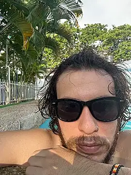 Snapshot of Luxx_14 chatting on November 30, 2025, 9:08 pm Luxx 14 online show from November 30, 2025, 9:08 pm