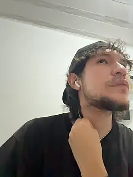 Snapshot of Luxx_14 chatting on January 18, 2026, 3:21 am Luxx 14 online show from January 18, 2026, 3:21 am