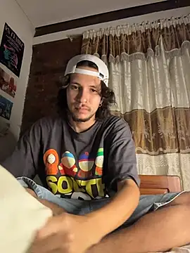 Luxx 14 online show from April 13, 2026, 4:40 am