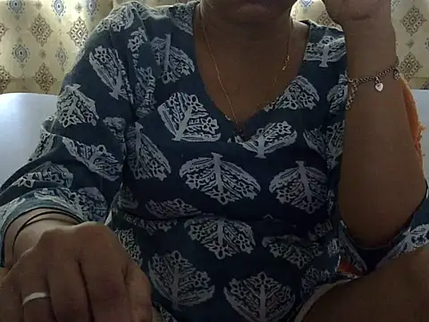 CHAMELI4747 online show from June 4, 2026, 8:53 am