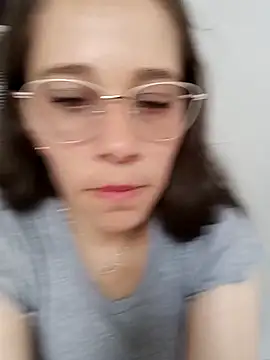 Isabella5 Brown  online show from February 5, 2026, 7:18 pm