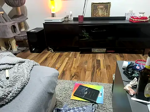 Snapshot of RedLayla chatting on October 7, 2025, 7:33 pm RedLayla online show from October 7, 2025, 7:33 pm