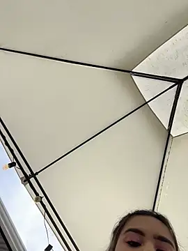 Natalia vidal online show from November 25, 2025, 1:22 pm