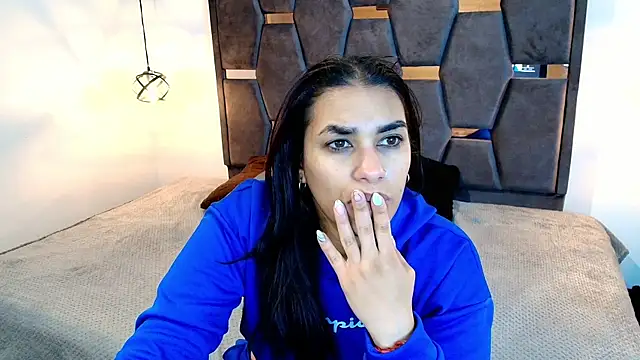 Lia Blake  online show from April 7, 2026, 11:54 am