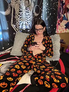 xoktty online show from October 7, 2025, 5:10 pm