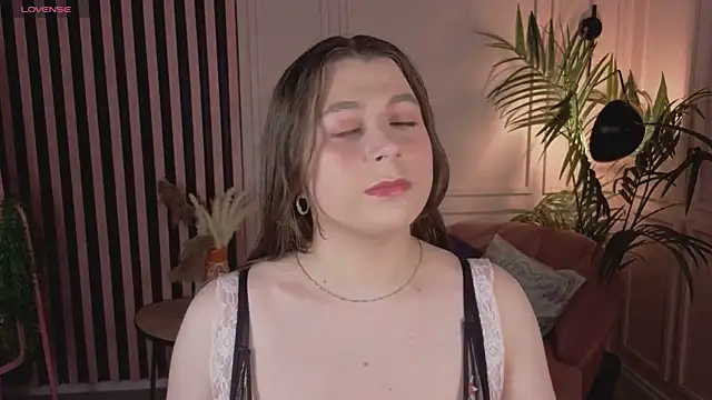 Snapshot of Queen_Michelle_ chatting on November 16, 2025, 10:04 pm Queen Michelle online show from November 16, 2025, 10:04 pm