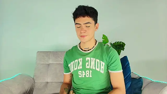 CamiiGuzmanX online show from October 3, 2025, 8:06 pm